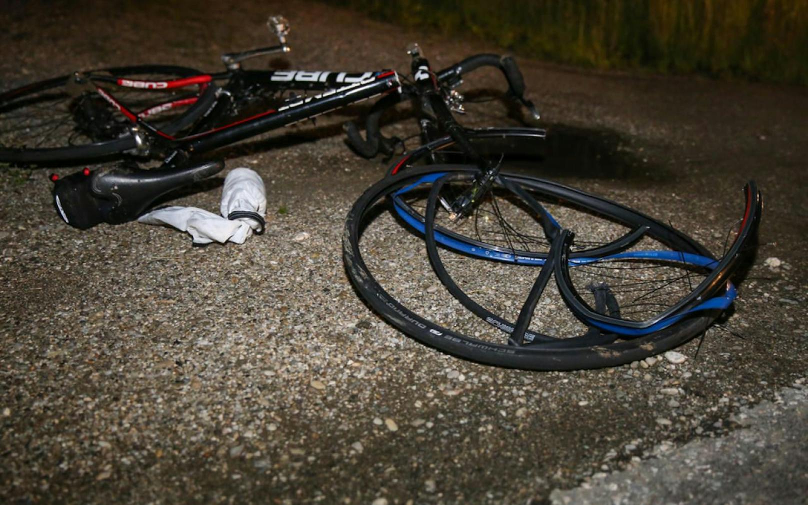 Der Radfahrer verstarb noch an der Unfallstelle.