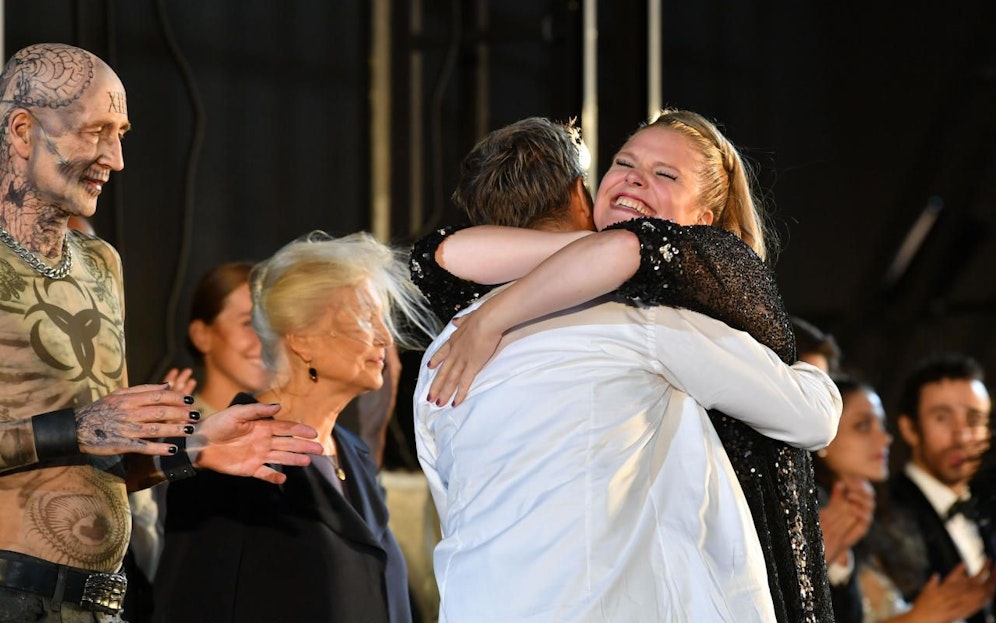 Da applaudiert selbst der Tod (Peter Lohmeyer): Hochmair (mit Buhle Reinsperger) Donnerstagnacht in Salzburg. 
