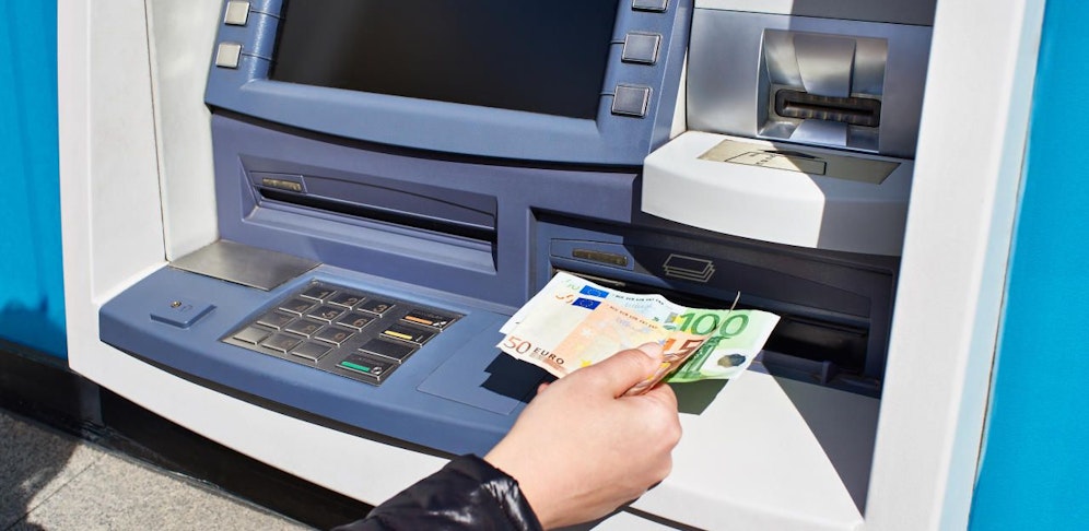 Ein Sachschaden entstand durch die Sprengung (Symbolbild). 