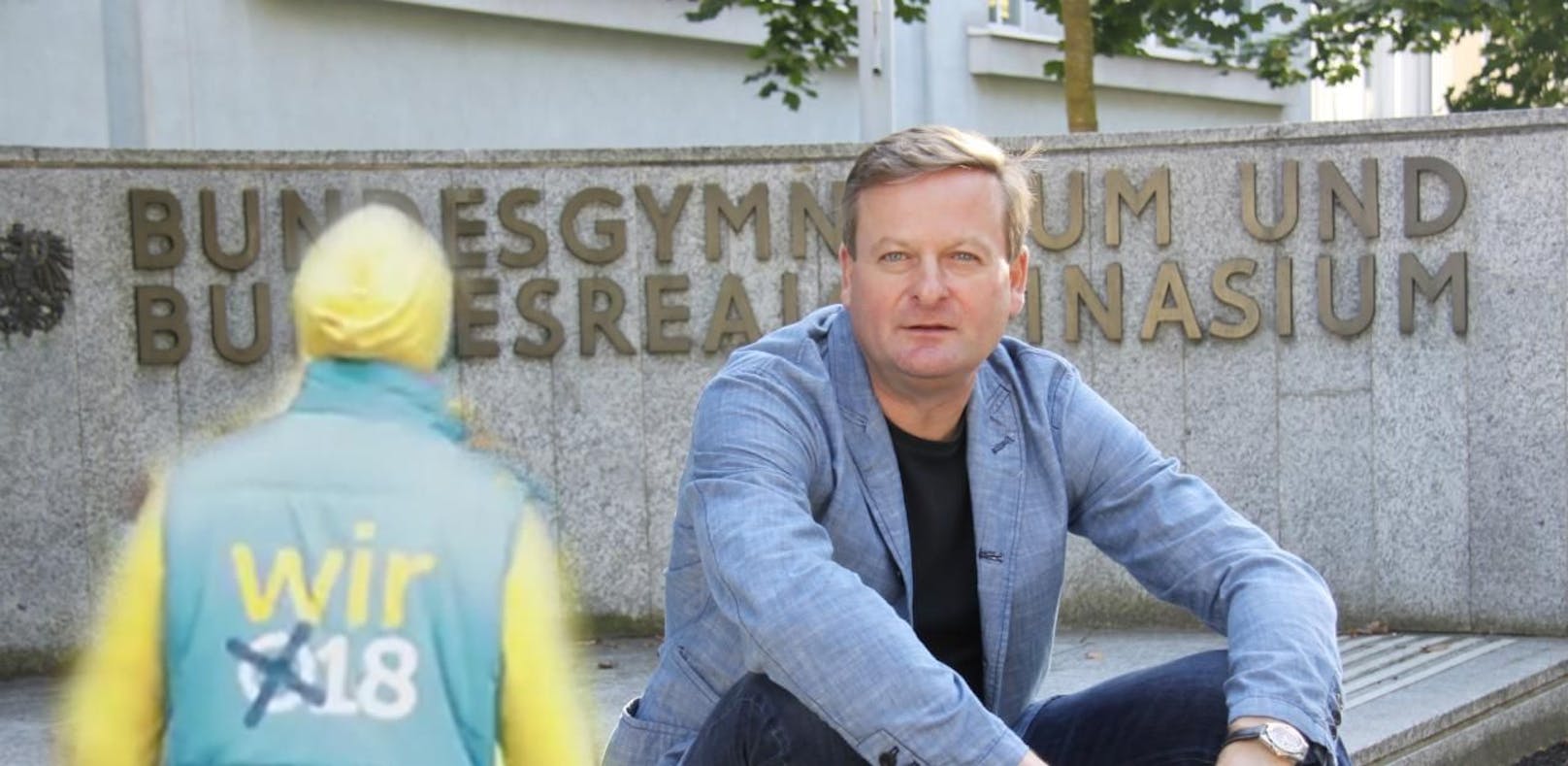 FPNÖ-Klubobmann Gottfried Waldhäusl (re.) ist sauer auf Mikl-Leitners VP, weil ihr Team Wahlwerbung im Gymnasium in Waidhofen/Thaya gemacht haben soll.
