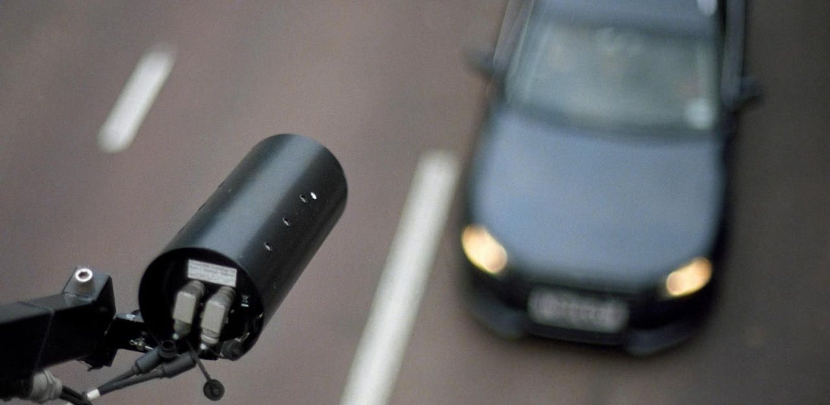 Ab sofort nimmt die australische Polizei Autofahrer, die ihr Smartphone verbotenerweise während der Fahrt verwenden, genauer ins Visier.
