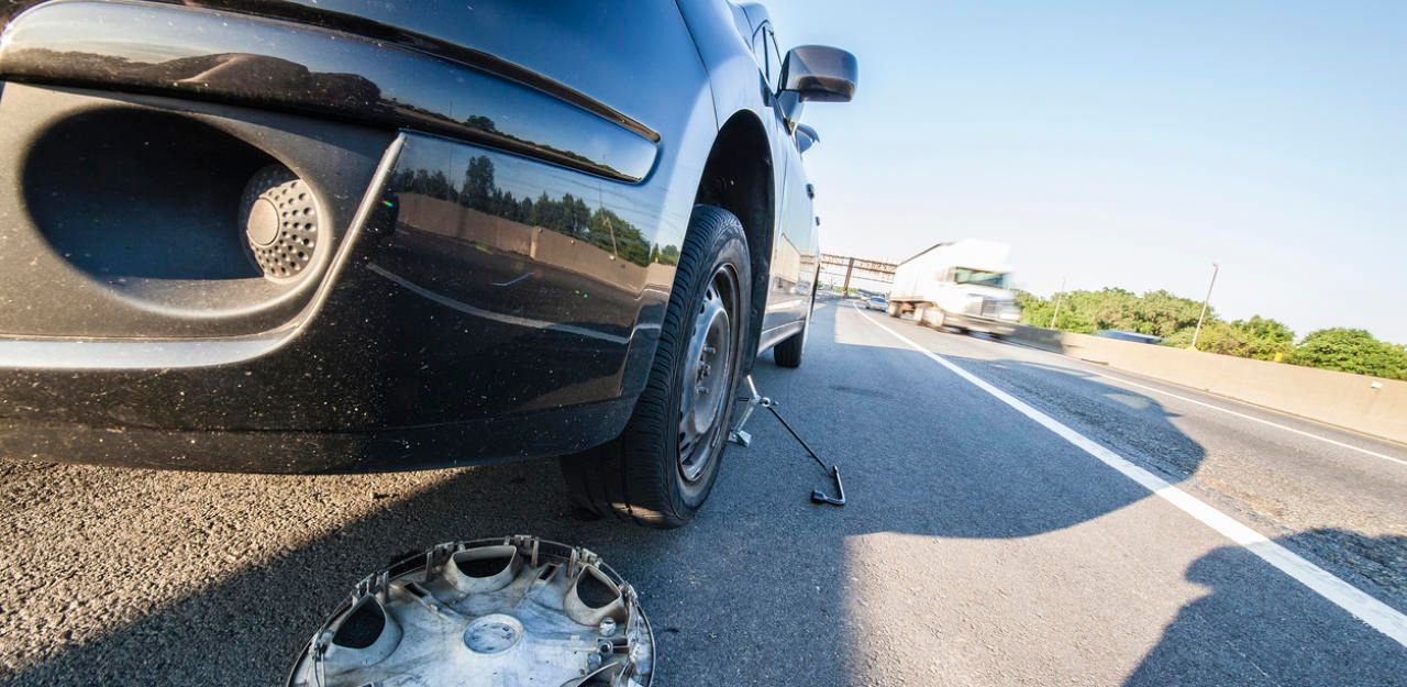 Heute.at - Lenker wechselt mitten auf Autobahn die Reifen