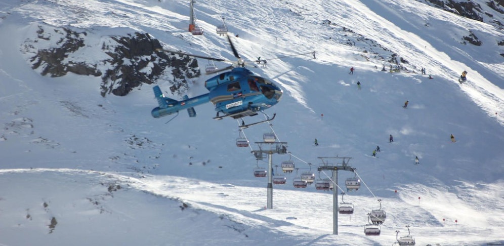 Die 20-Jährige wurde mit einem Hubschrauber geborgen