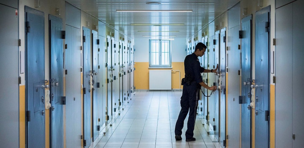 In den Gefängnissen mangelt es an Platz.