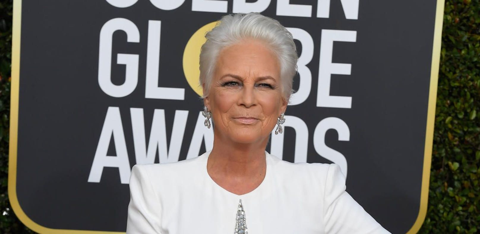 Jamie Lee Curtis legt sich mit dem Fiji Water Girl an