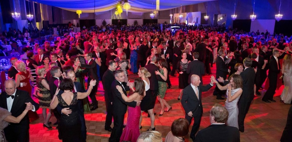 Mit "Alles Walzer" wird die Tanzfläche freigegeben.