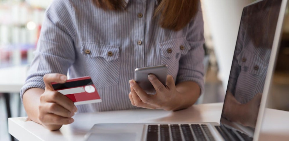 Die Frau tappte gleich zwei Mal in eine Betrugsfalle.