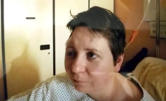 Zierstück verletzte Barbara S. am Kopf.