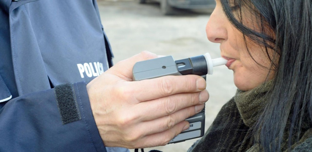 Eine Salzburgerin verursachte mit 3,46 Promille im Blut einen Verkehrsunfall. (Symbolfoto)