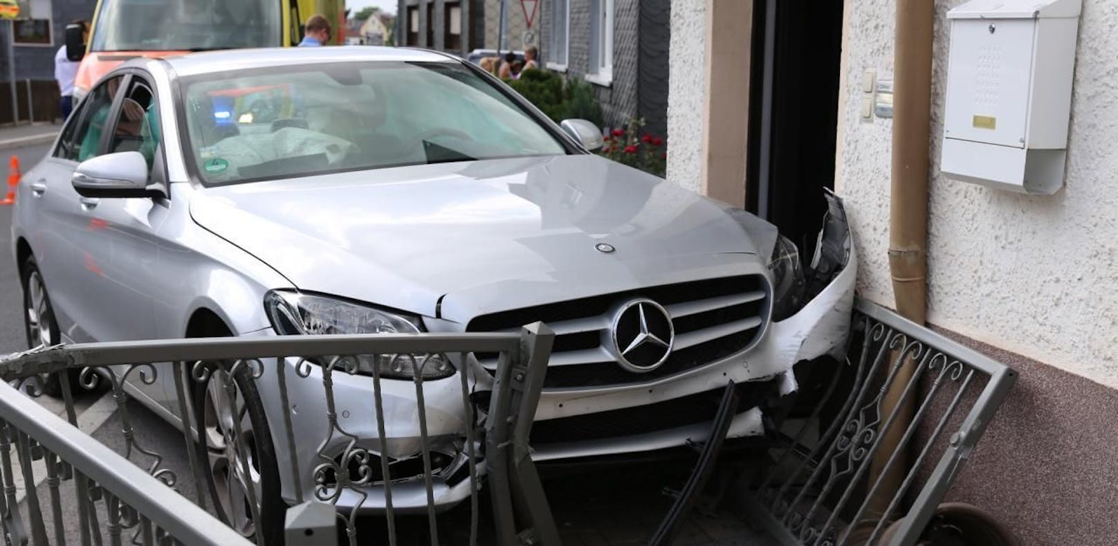 Am Fahrzeug entstand ein Schaden von rund 15.000 Euro. 