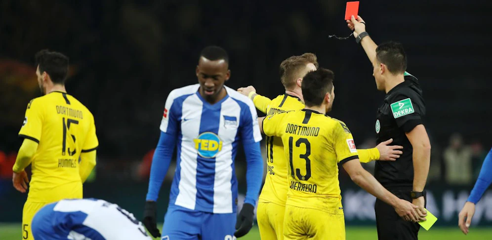 Mats Hummels fliegt mit Gelb-Rot