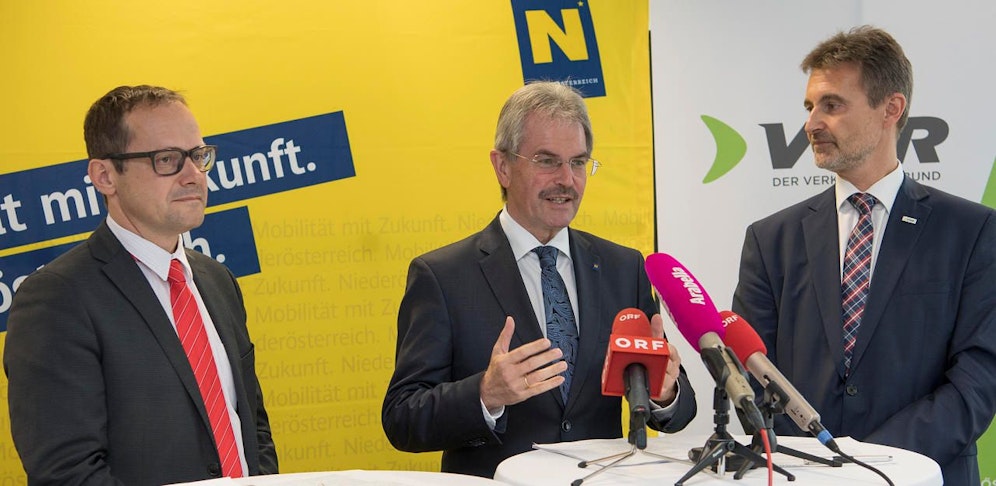 Landesrat Karl Wilfing (Mitte), VOR-Geschäftsführer Wolfgang Schroll (rechts) und ÖBB-Regionalmanager Michael Elsner.