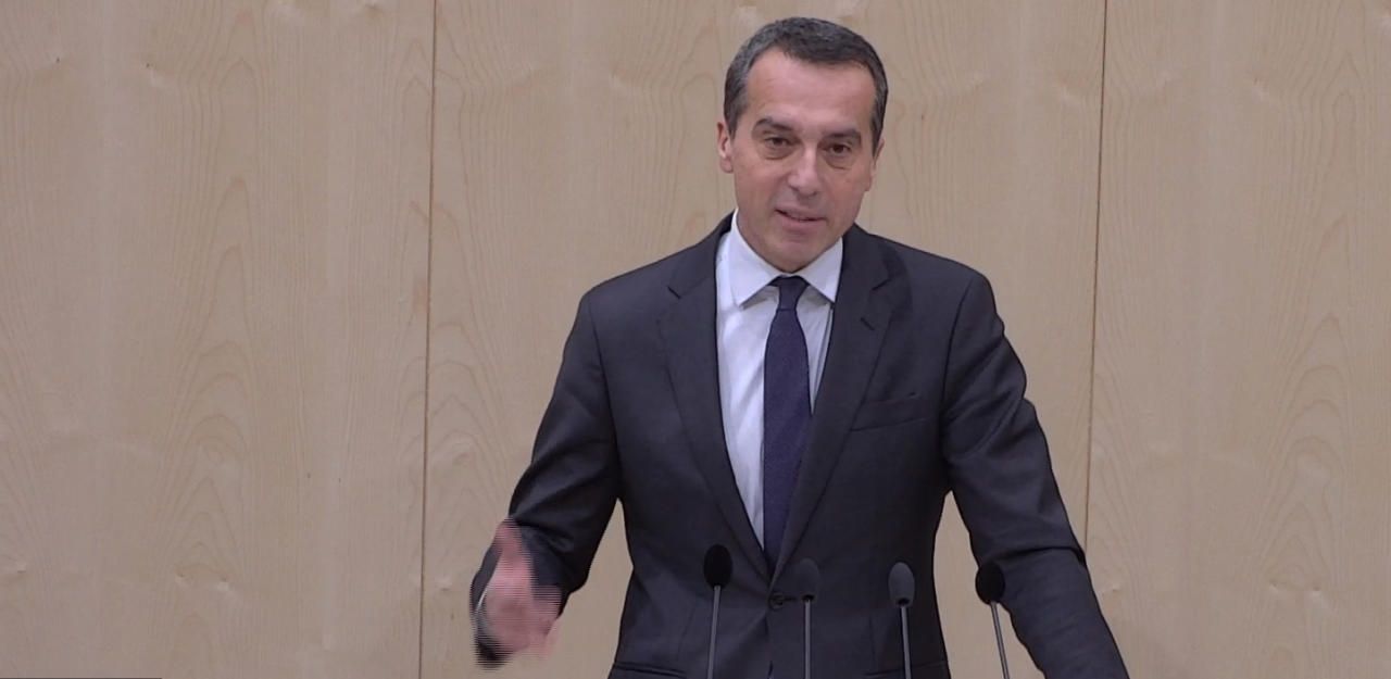 Ex-Kanzler Christian Kern hat großes Verständnis für Putin und lehnt Sanktionen ab. Sie haben 