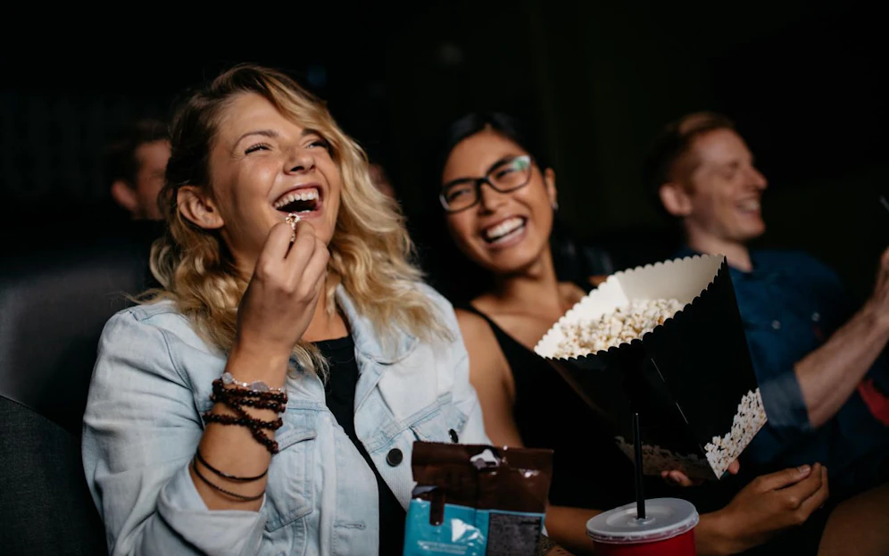 Wer Cola und Popcorn weglässt, kann im Kino Körper und Geist trainieren. 