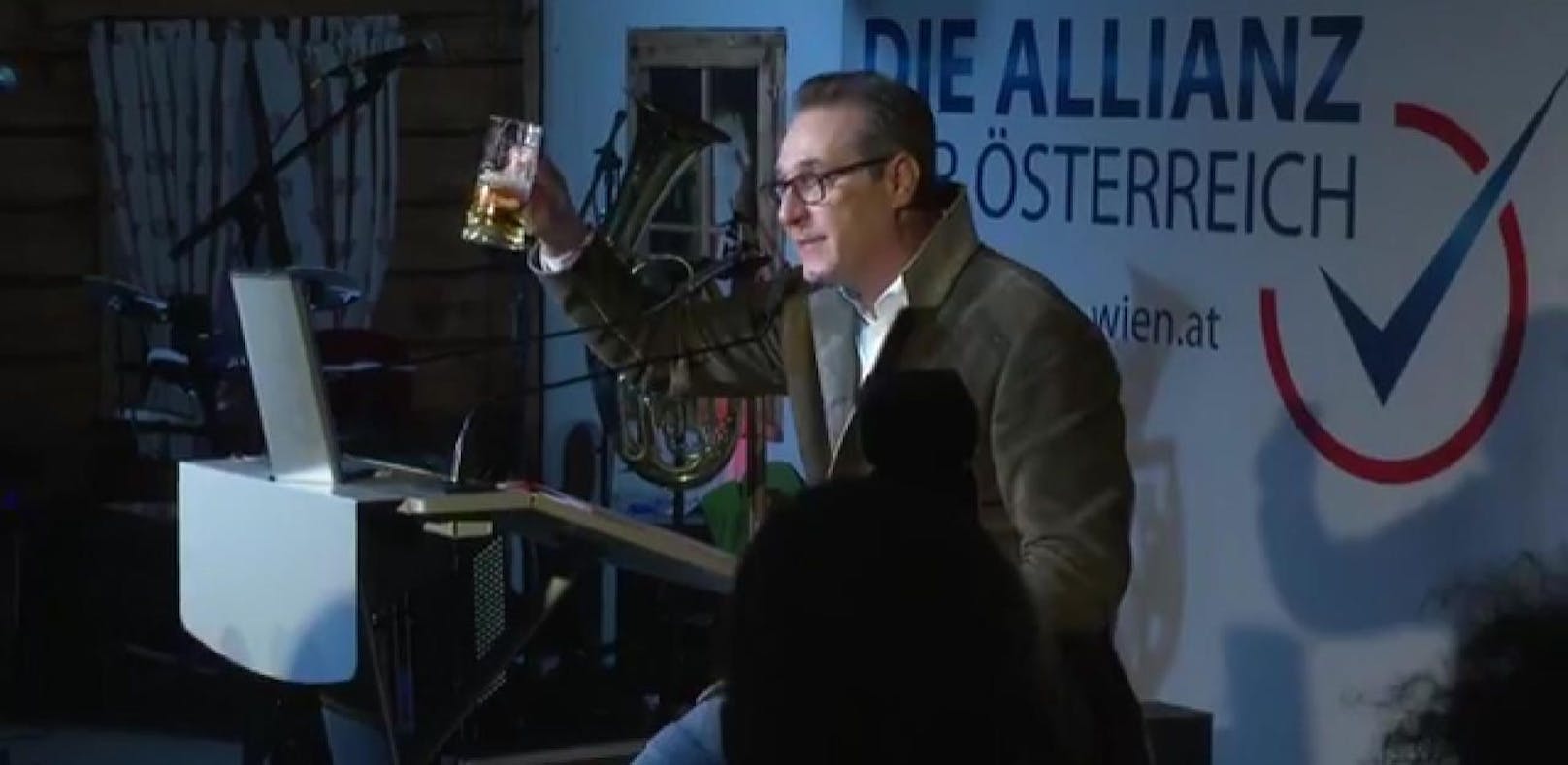 Video: So spannte Strache seine Fans auf die Folter