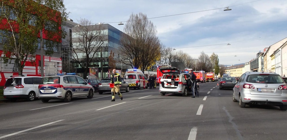Die Frau wurde in Linz von einer Straßenbahn erfasst.