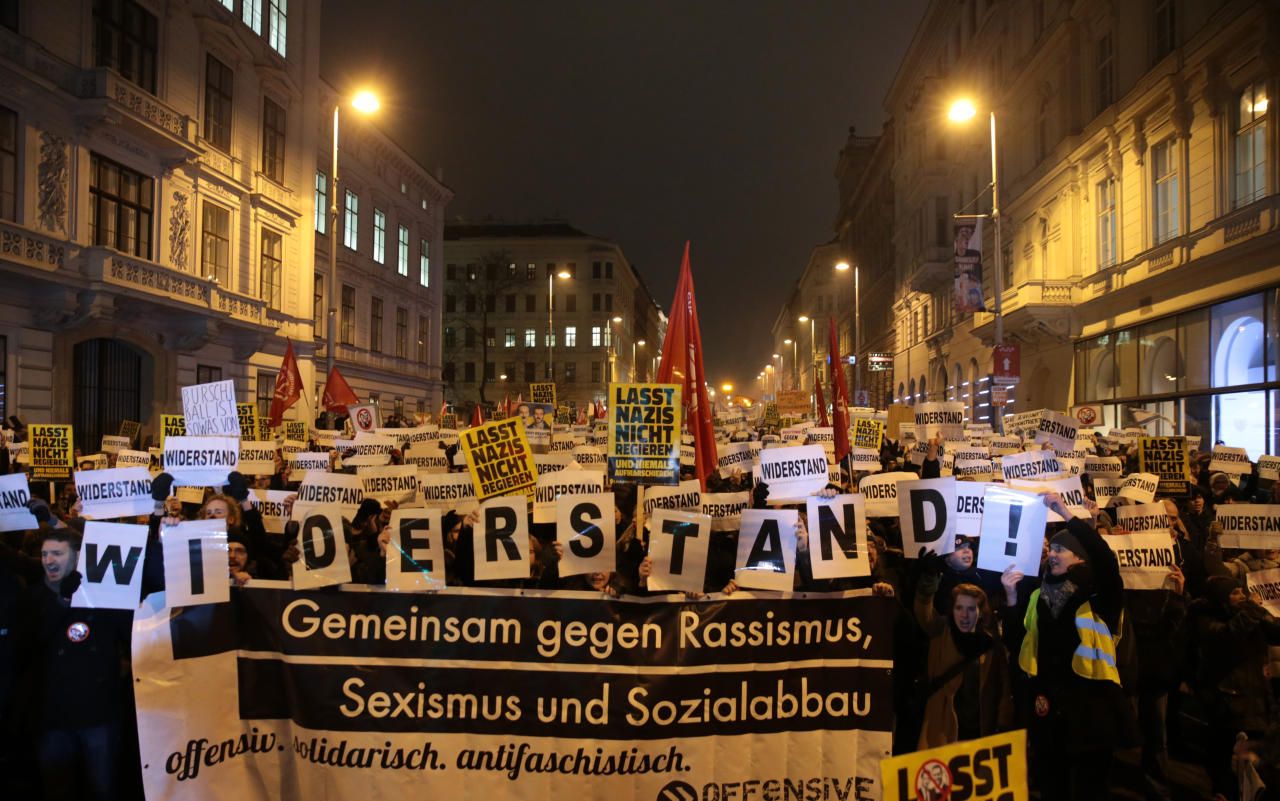 Heute.at - Ball-Demo: Platzsperren und Staus erwartet