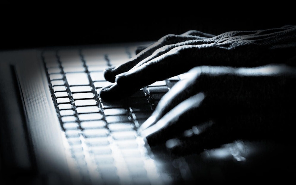 Die Unbekannten buchten dem Pensionisten 3.400 Euro vom Konto ab.