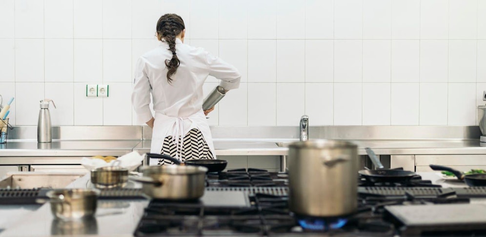 Die junge Schülerin musste vier Monate im Lokal arbeiten, ihr Chef fand 200 Euro Lohn 