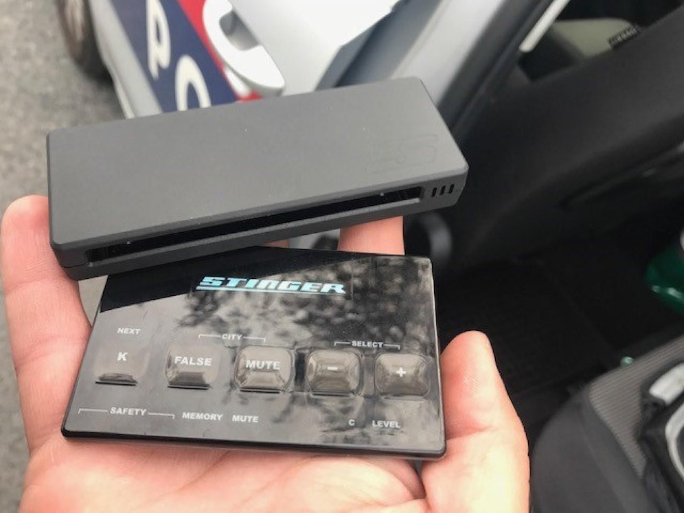 Die Polizei stoppte zehn Fahrzeuge mit Rasar- und Laserblockern.