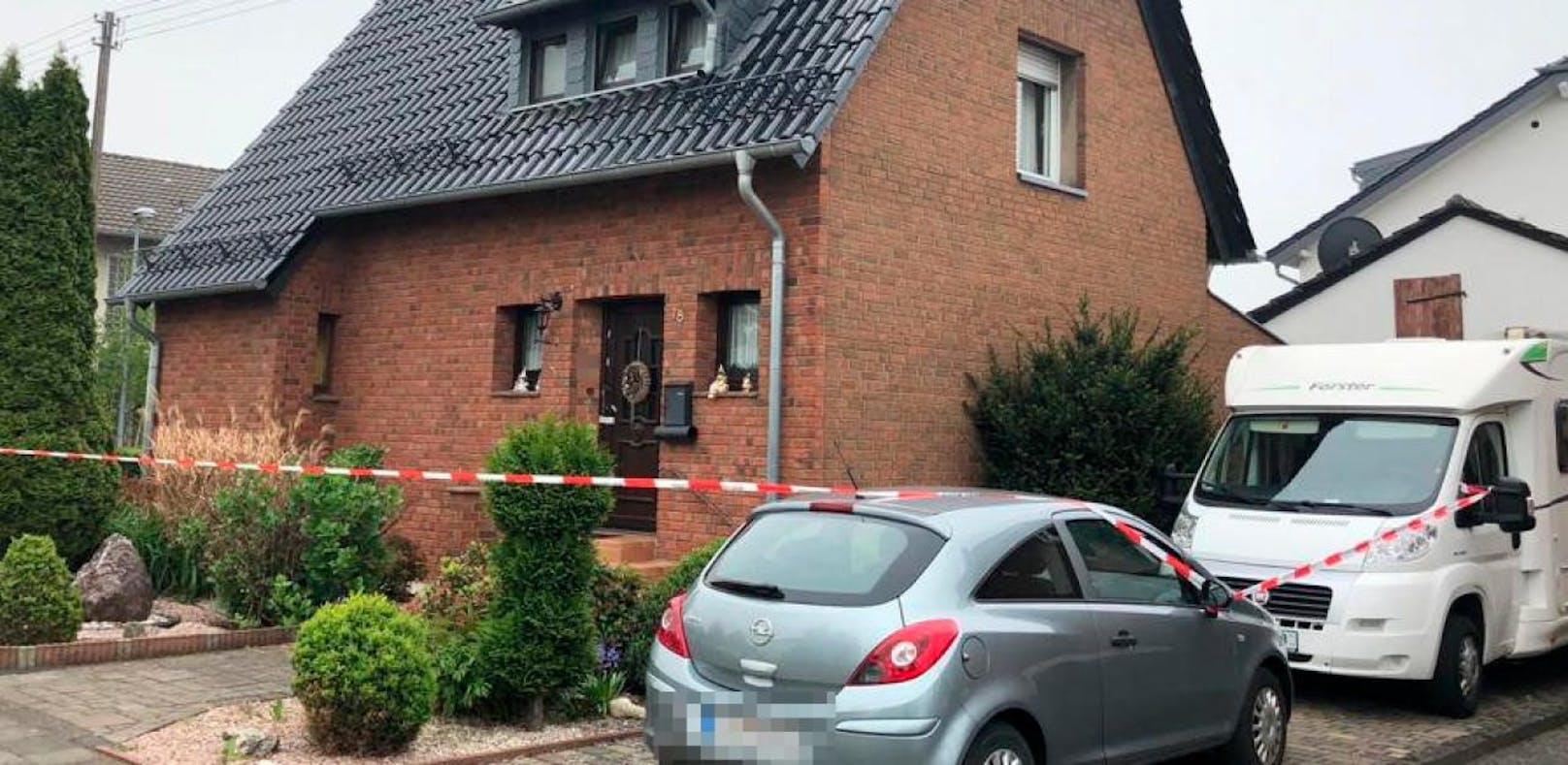 In diesem Haus in Swisttal-Weilerswist geschah die Bluttat: Sohn erstach Vater und Mutter.