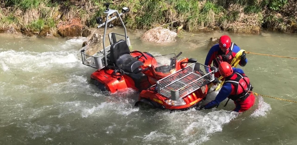Der Lenker stürzte mit dem Quad in die Enns.