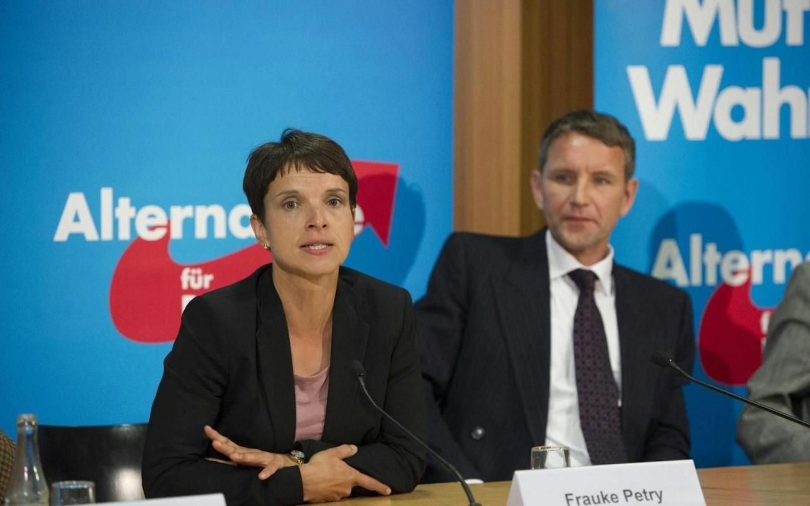 Zu viel Nähe zu Hitler: AfD-Chefin Frauke Petry will Björn Höcke aus der Partei werfen.  