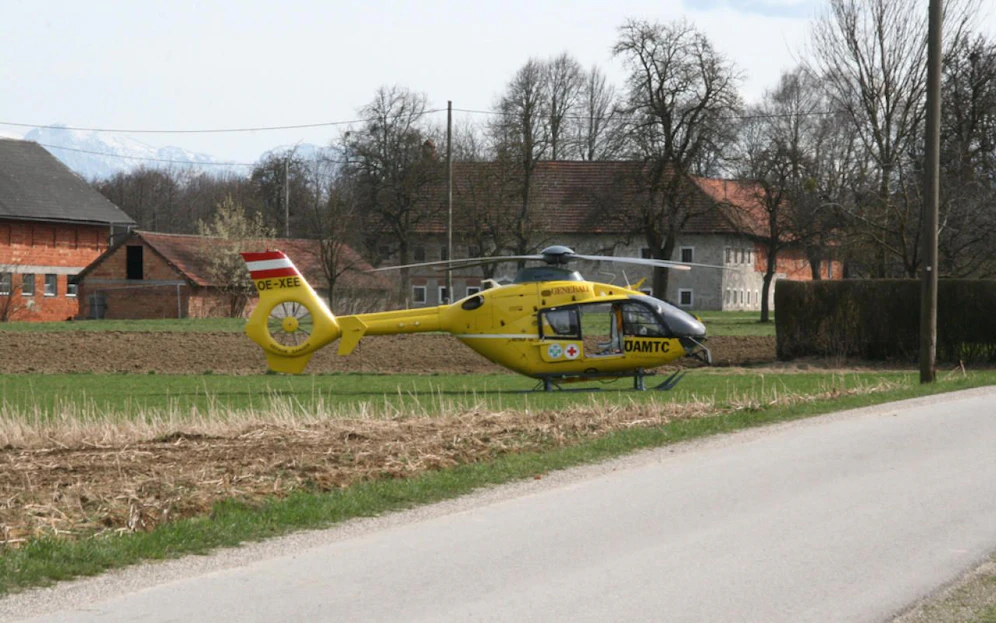 Mit dem Rettungshubschrauber wurde der Verletzte ins Spital geflogen.