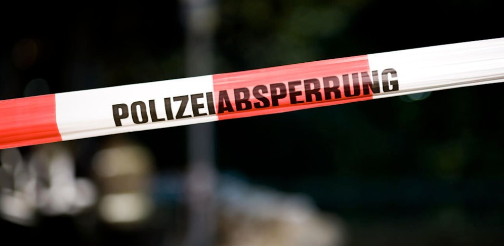 Der Tatort wurde von der Polizei großräumig abgeriegelt.