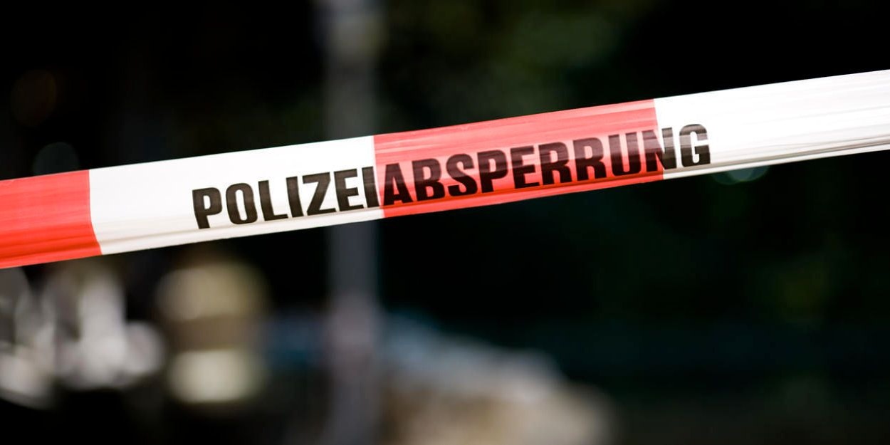 Der Tatort wurde von der Polizei großräumig abgeriegelt.