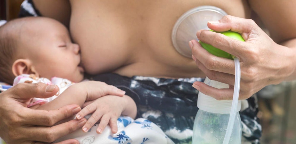 Nicht nur das Baby ist an der Muttermilch interessiert. (Symbolfoto)