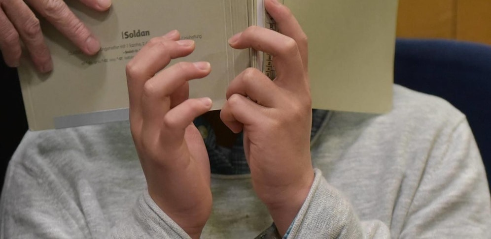 Der 50-Jährige wollte seiner Tochter einen Teufel austreiben. Er wurde zu neun Jahren Haft verurteilt.