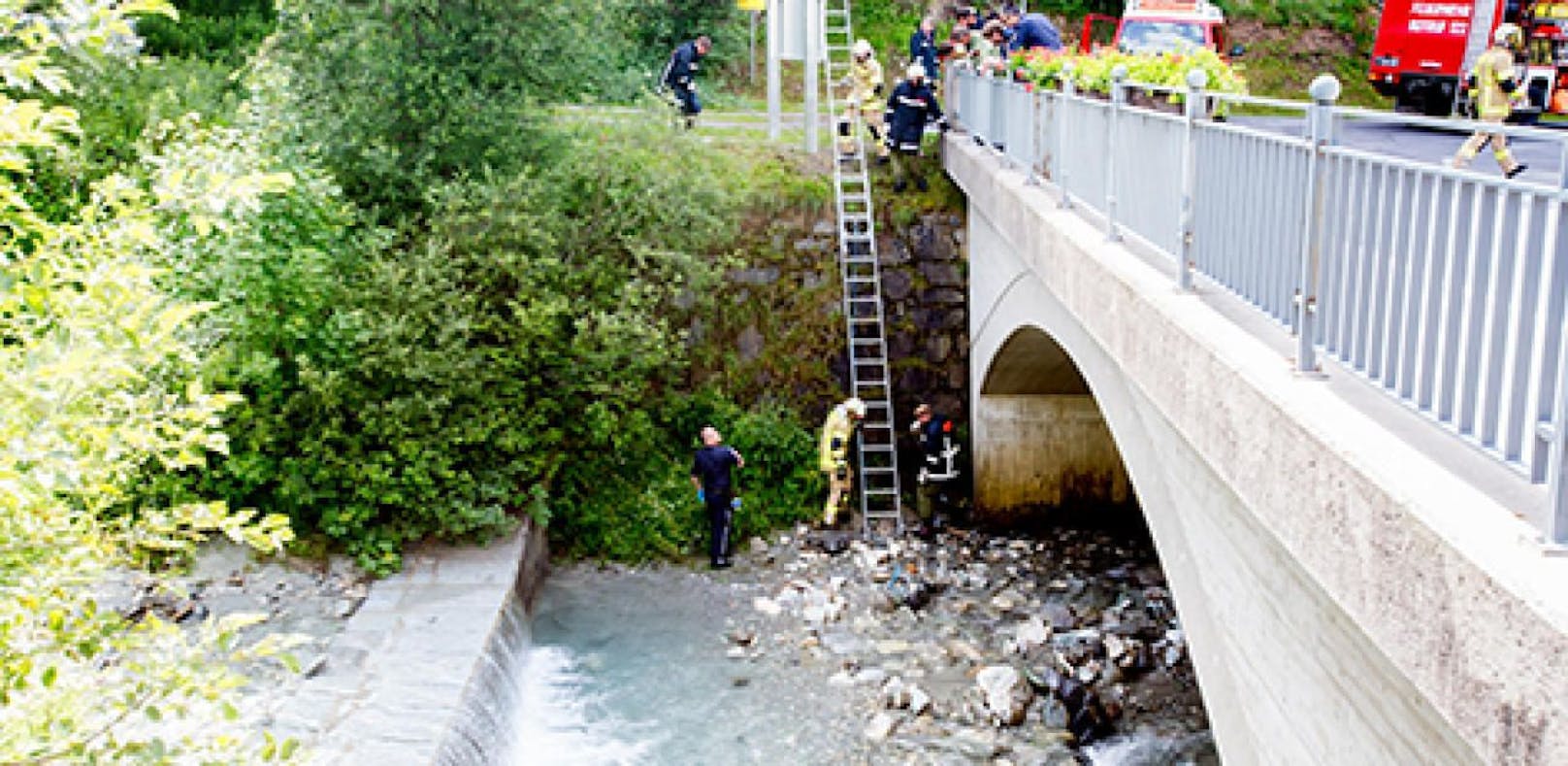 Der Mann stürzte über eine Brücke in den Kalserbach