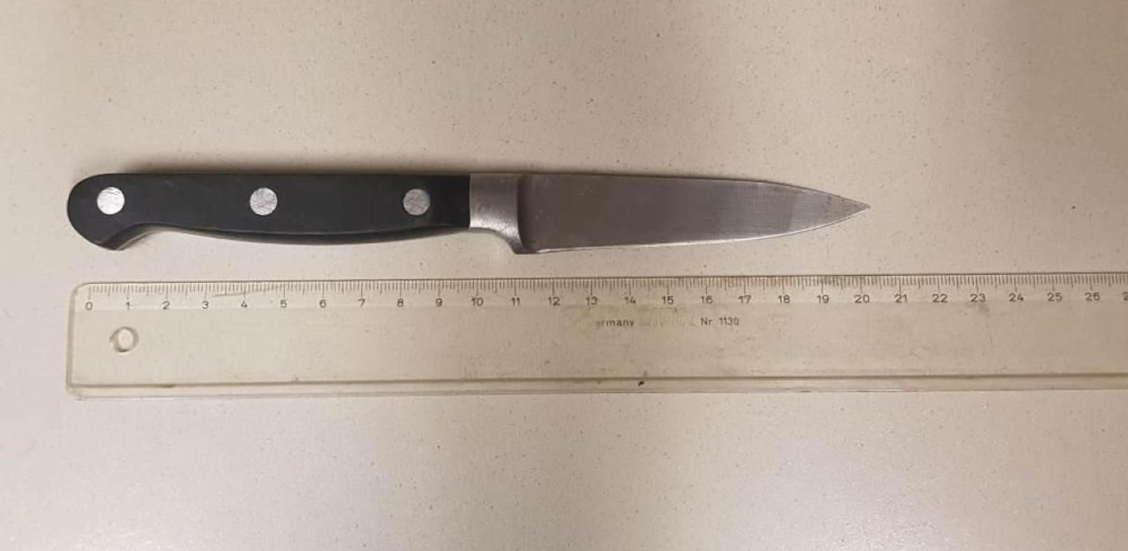 Mit diesem Messer bedrohte der 42-Jährige den Polizisten.