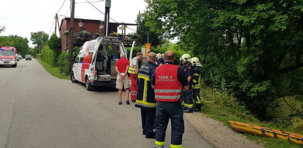 Einsatzkräfte versorgten den Patienten.