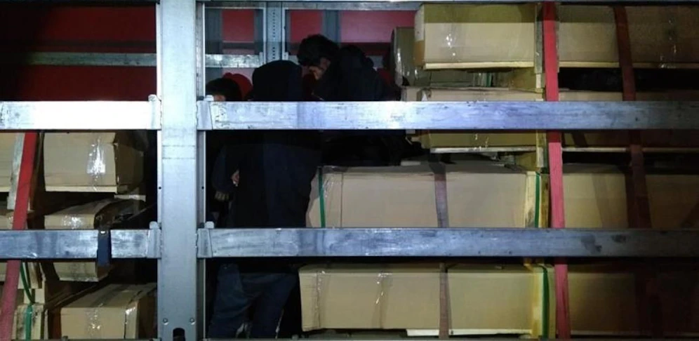 Im Laderaum des Lkws waren 18 Flüchtlinge aus Palästina und dem Irak versteckt.