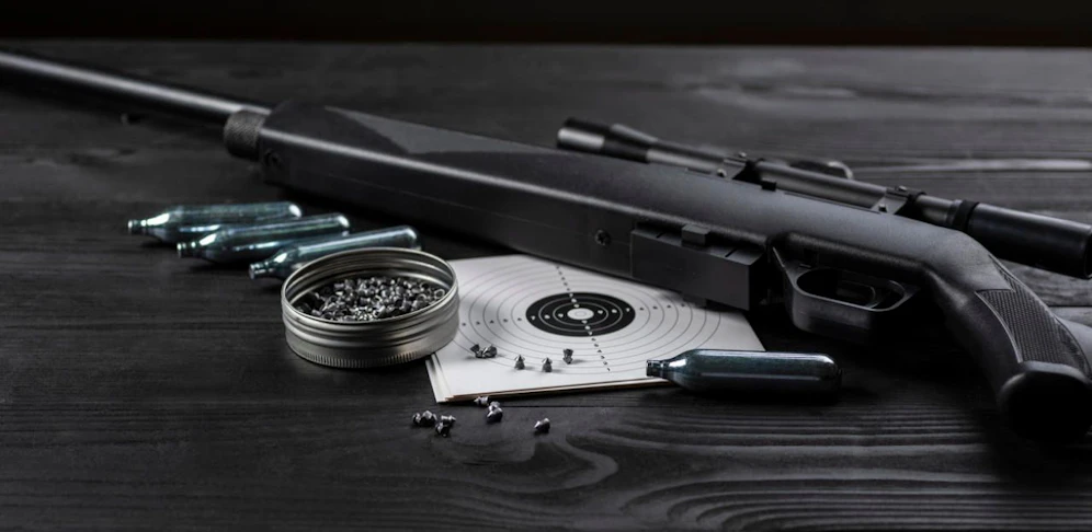 Ein 38-Jähriger verfehlte mit dem Luftdruckgewehr die Zielscheibe, traf stattdessen eine Nachbarin. (Symbolbild).