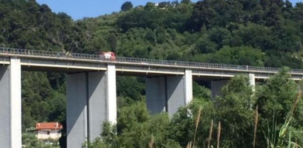 Von dieser Brücke stieß der Mann die Tochter in den Tod, dann sprang er selbst.