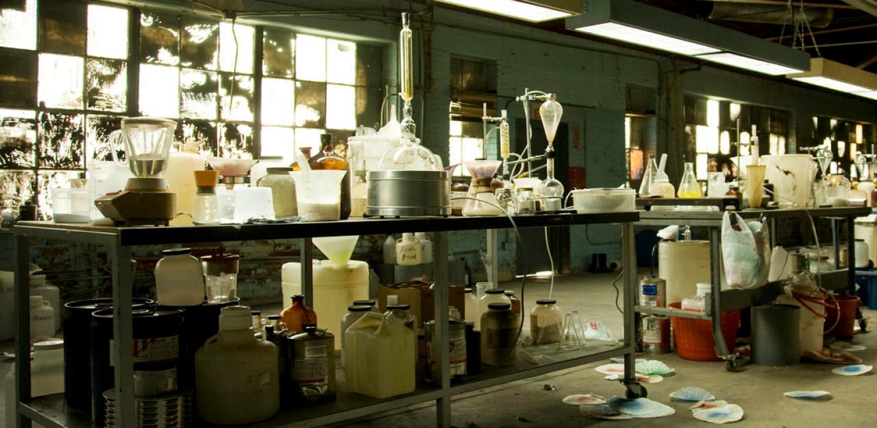 In Deutschland hat die Polizei ein riesiges Drogenlabor ausgehoben.