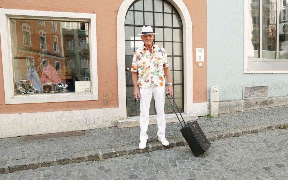 Altstadt-Bewohner Karl Leeb zieht während des Kronefestes von zu Hause aus.