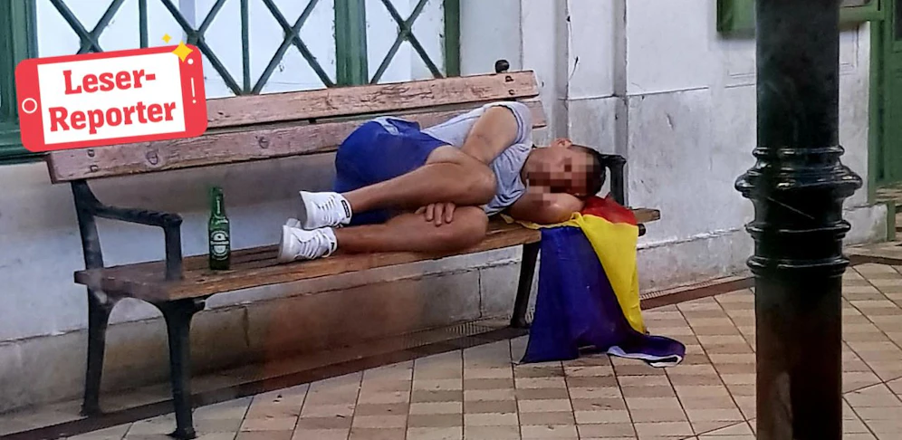 Ein "Heute"-Leser knipste den einsamen Steaua-Fan, als er an der U6 seinen Rausch ausschlief.