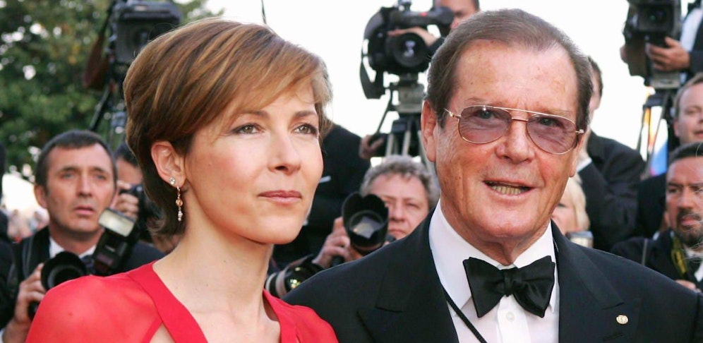 Von links: Deborah Moore, Roger Moore und Kristina Tholstrup in Cannes 2004