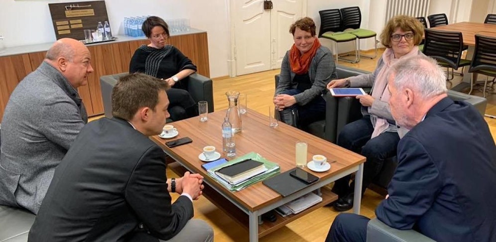 Schneeberger und Windbüchler-Souschill trafen sich mit ihren Teams im Rathaus und besprachen eine mögliche Zusammenarbeit.