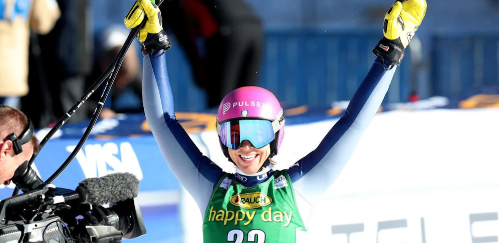 Elena Curtoni jubelt über ihre Bestzeit in Bansko.