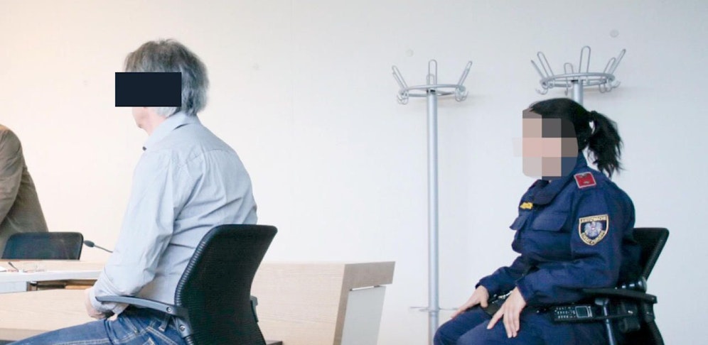 Der Angeklagte vor Gericht.