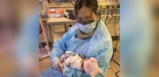 Adriana Torres nach überstandener Corona-Infektion mit ihrer Tochter: Sie hatte die Kleine im Koma zur Welt gebracht.