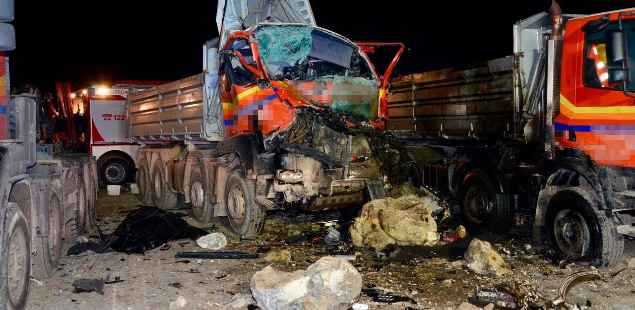 Heute.at - Audi bei Crash über Lkw katapultiert – Lenker tot