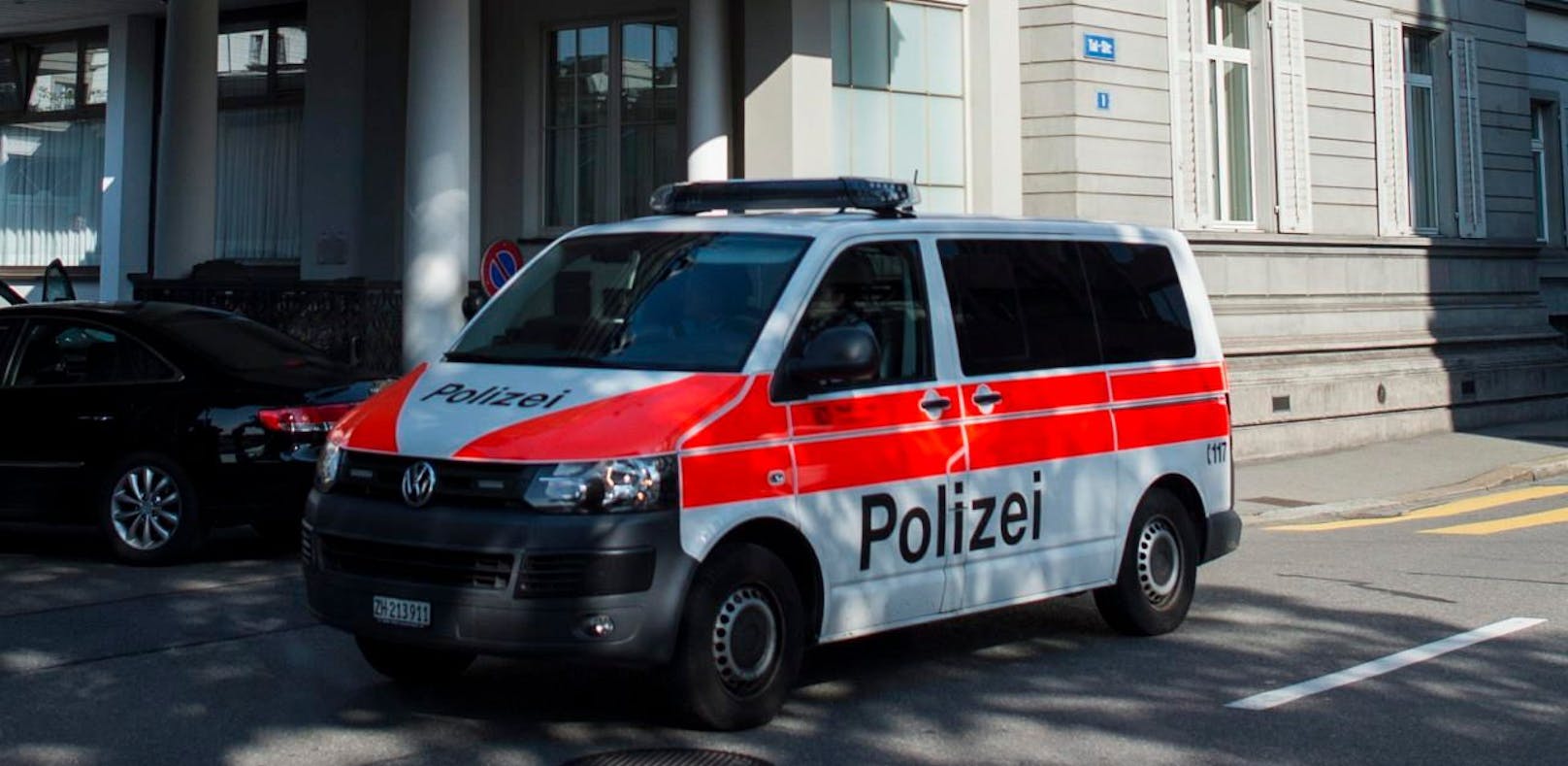 (Symbolbild) Der betrunkene Deutsche wurde vorübergehend von der Züricher Polizei festgenommen.