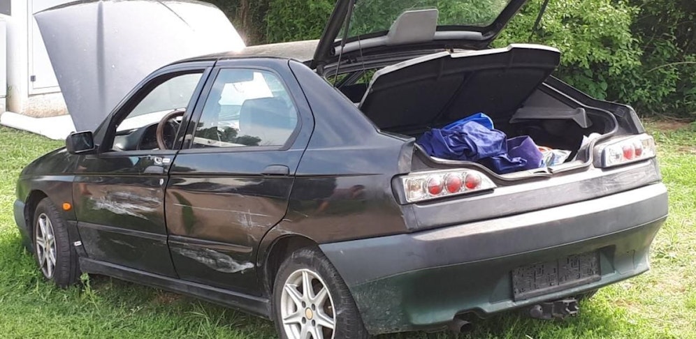 Das Fluchtfahrzeug des Lenkers.