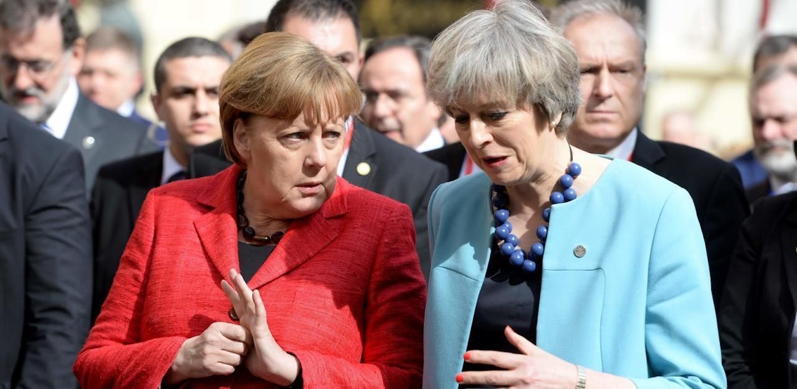 Die deutsche Bundeskanzlerin Angela Merkel (l.) und Briten-Premier Theresa May (r.). Archivbild